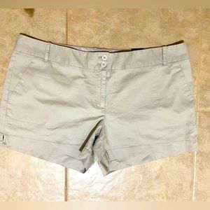 NWT THE LIMITED FLAT FRONT KHAKI SHORT SIZE 16